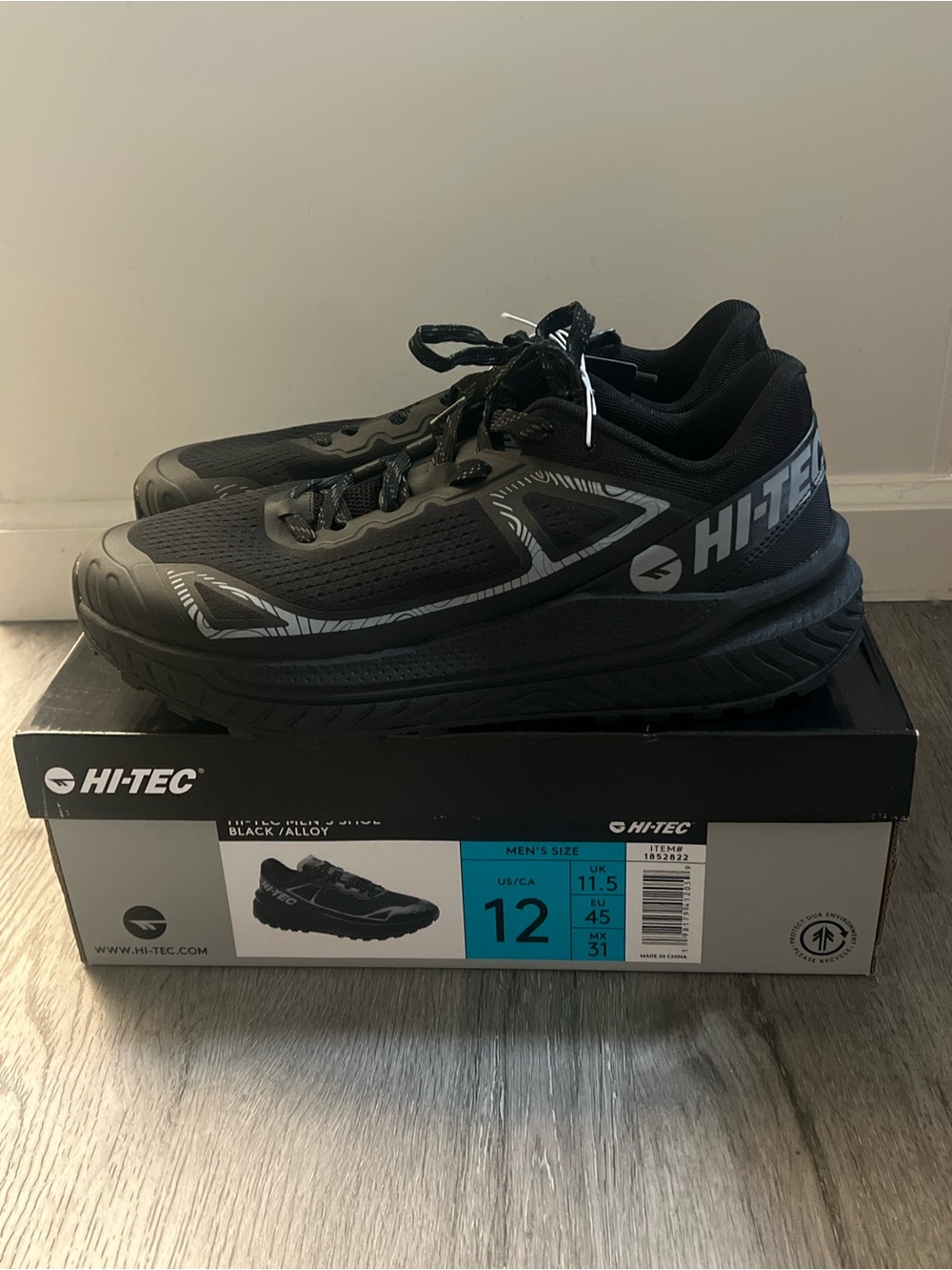 Hi-Tec Men's Black Athletic Trail Sneakers Size 12 NWB